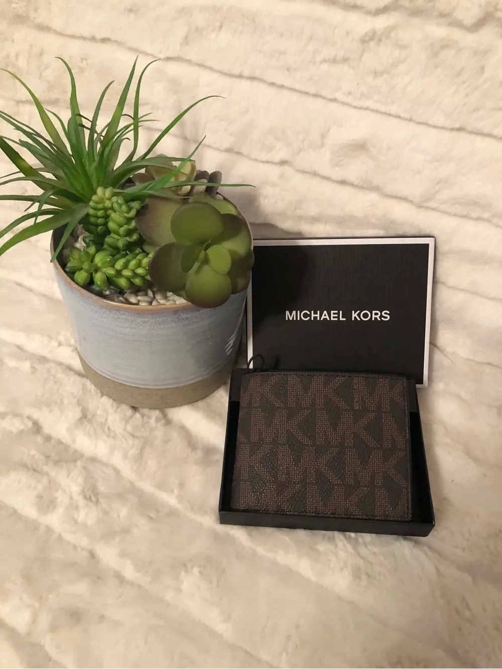 ❤️Weekend SALE❤️✨🆕✨Brand New Michael Kors Slim Billfold Wallet